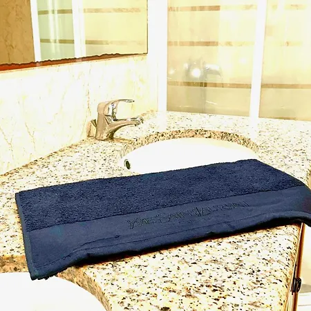 Amarela فيلة بينافيل