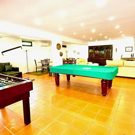 Amarela Villa Penafiel