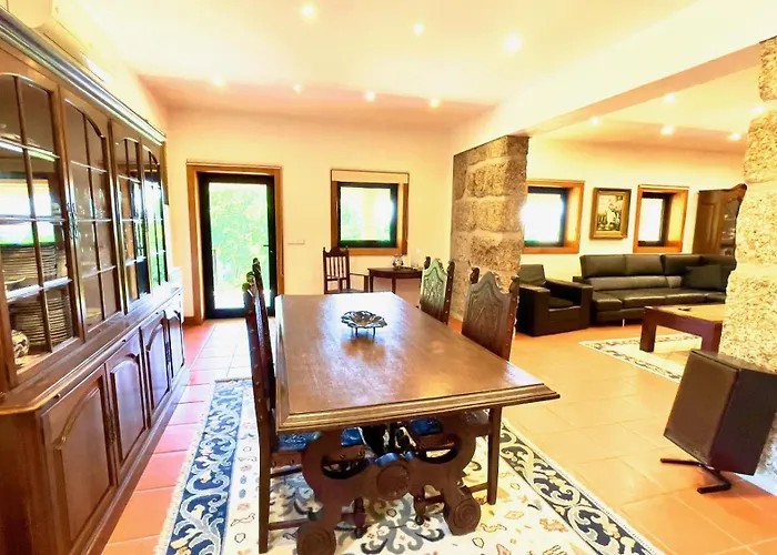 Amarela Villa Penafiel